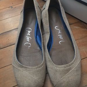 Women’s Toms flats